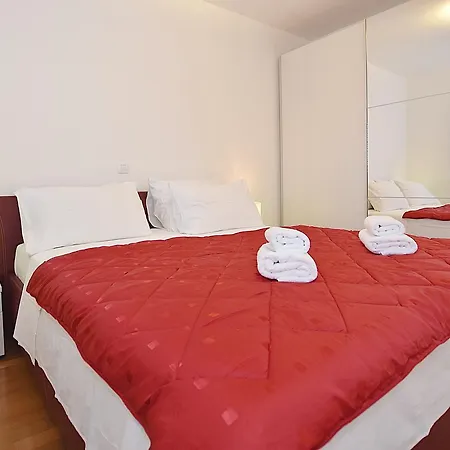 Luxury Two Bedroom 公寓 *