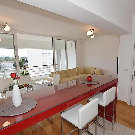 Luxury Two Bedroom *