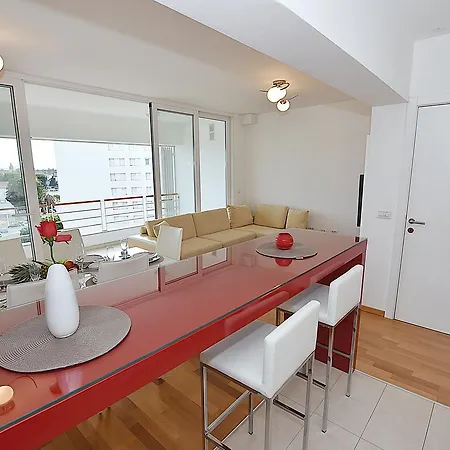 Luxury Two Bedroom 公寓 *